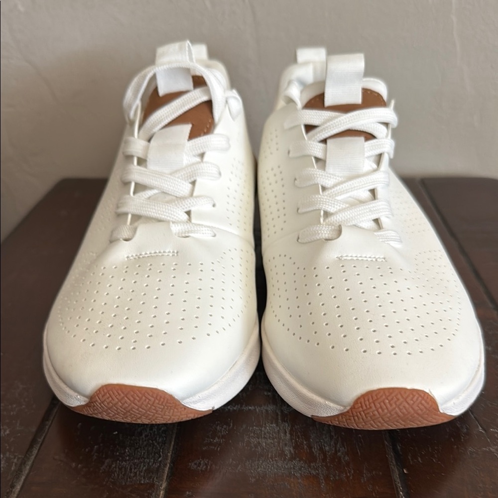Steve Madden White Perforated Sneakers with Tan Accents Men’s Size 8 NWOT - Picture 2 of 8